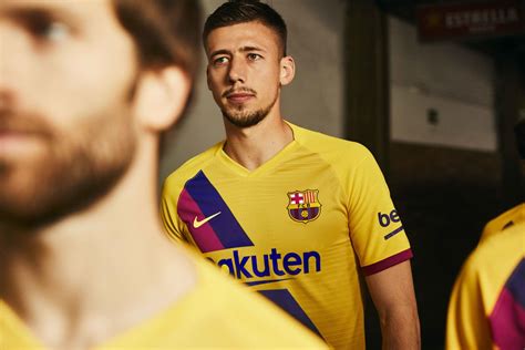 nike devoile le nouveau maillot exterieur   du fc barcelone sportbuzzbusinessfr