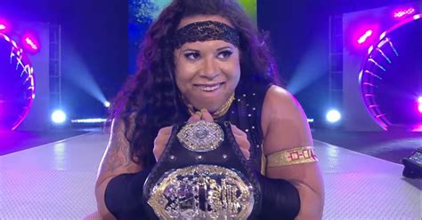 Wrestler Nyla Rose Tackles Transphobia After Historic Aew Title Victory