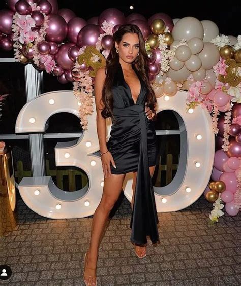 Towie S Nicole Bass Stuns At 30th Birthday Party With Close Pals