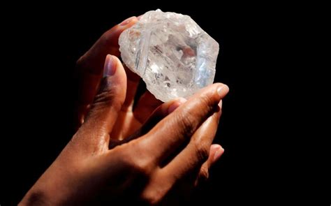 diamant brut vendu  millions de dollars le parisien