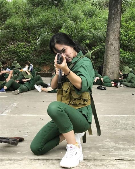 Nữ Sinh Học Quân Sự Khoe ảnh Xinh Xuất Sắc Nhưng Vẫn Bị Chê Vì điểm Này