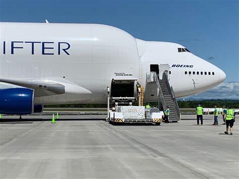 air boeing dreamlifter transports  face masks  covid  response