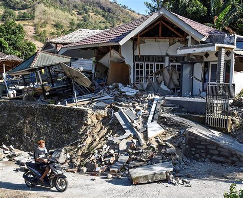 lombok bali earthquake 91 dead after 7 0 magnitude quake