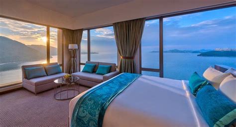 worlds top  hotel room enclosed  stunning scenes sagmart