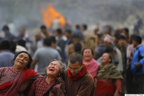 heartbreaking photos of nepal mourning thousands of earthquake victims huffpost