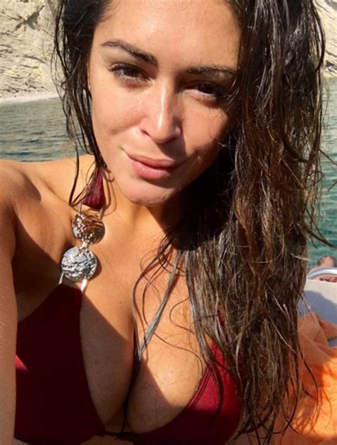 ‘no One S Looking At The Sunset’ Casey Batchelor Distracts