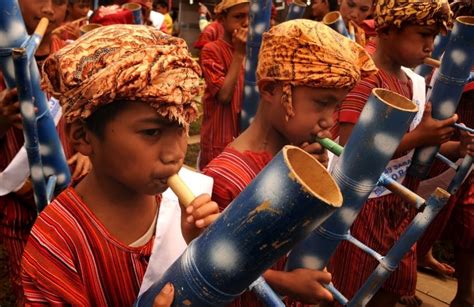 ciri khas budaya suku toraja  sulawesi selatan tondok toraya