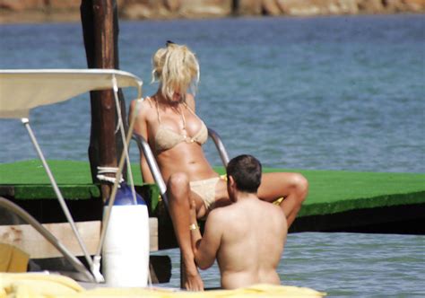 Victoria Silvstedt Caught In Bikini With Her Bf 14 Pics