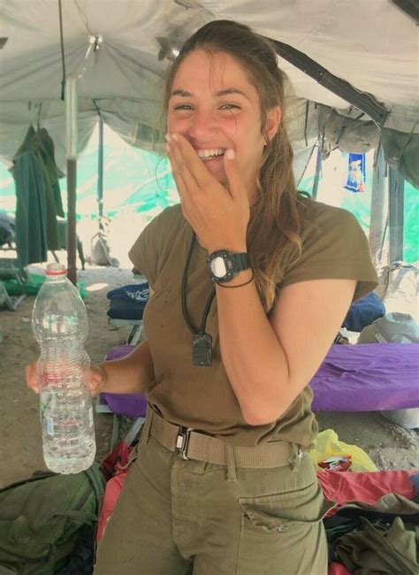 Soldat Mädchen In 2020 Frau Frauen Im Militär Frauen