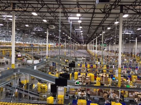 amazon warehouse slideshow jason del rey commerce