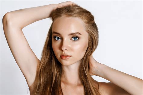 Women Model Face Looking At Viewer Bare Shoulders Long Hair
