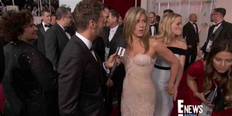 reese witherspoon grabs jennifer aniston s butt on the oscars red