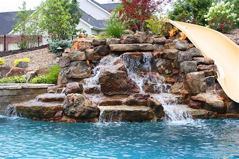 builders backyard fountains  waterfalls