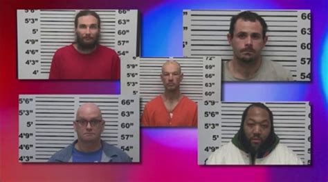 missouri manhunt underway for 5 escaped inmates including three known