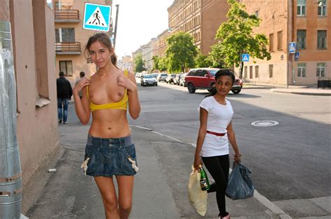 teen girl in yellow top at public streets russian sexy girls