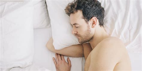 5 benefits of sleeping naked