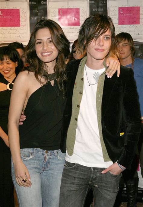 kate moennig never disappoints and what is a better fashion accessory than sarah shahi