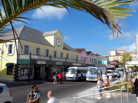 bay street nassau bahamas viaggi vacanze e turismo turisti per caso