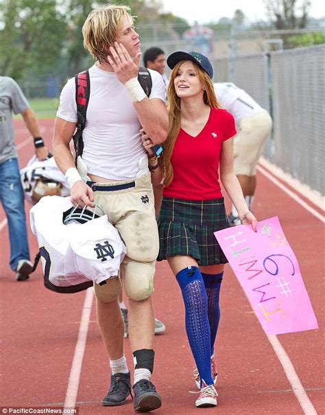 bella thorne bella en partido de futbol