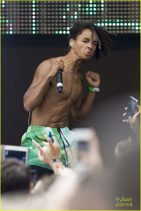 Jaden Smith Strips Off His Shirt On Stage Photo 834613