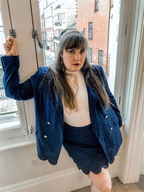 Lena Dunham Debuts Plus Sized Clothing Line The New York Times