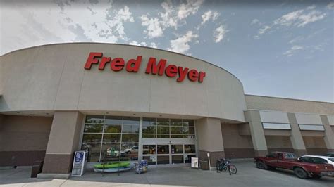 fred meyer  limit  number  shoppers  store kepr