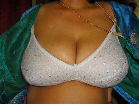 Indian Aunty In Bra Bobs And Vagene