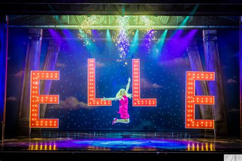 review legally blonde the musical at the palace