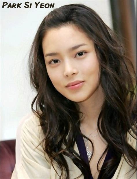 Korean Actress Park Si Yeon Picture Gallery