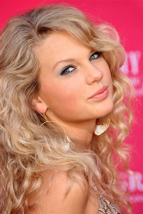 Taylor Swift Natural Curls Twitter Video 2017 Popsugar