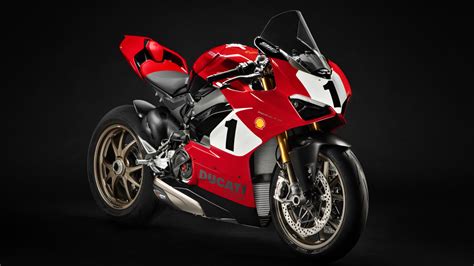 ducati s new panigale v4 is a tribute to the greatest superbike ever