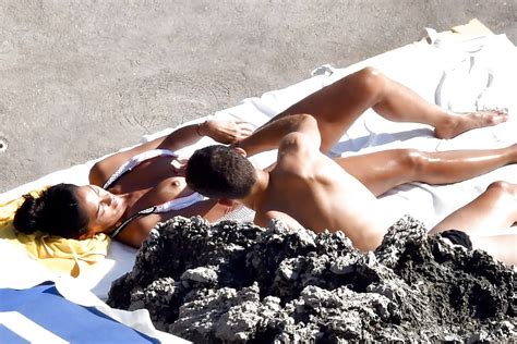 Nicole Scherzinger Boob Slip Candids In Capri 7 Pics