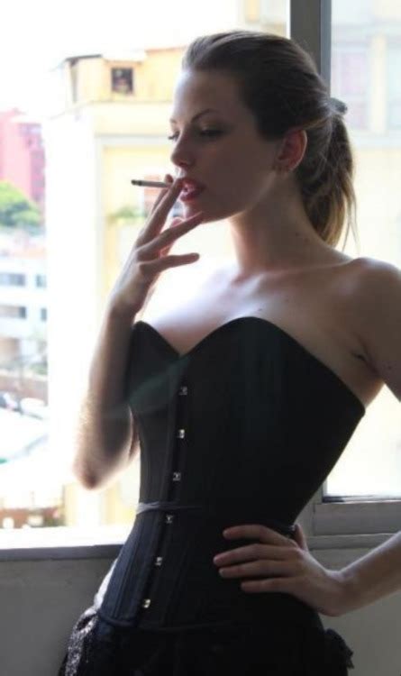 sexy brunette smoking tumbex