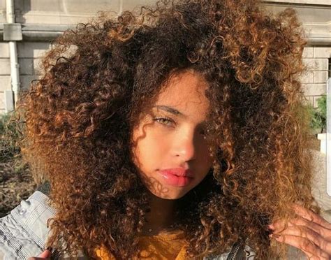 10 Super Easy Ways To Style Curly Hair In The Summer