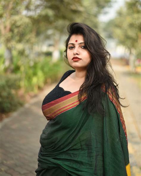 plus size indian beauty in saree