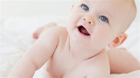 babies  gestures  communicate  parents  months