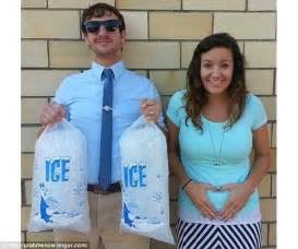 Hilarious Ways Couples Announce They Re Pregnant In Photos Daily Mail