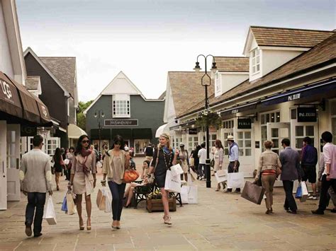 ultimate guide  bicester village oxford walking tours footprints tours