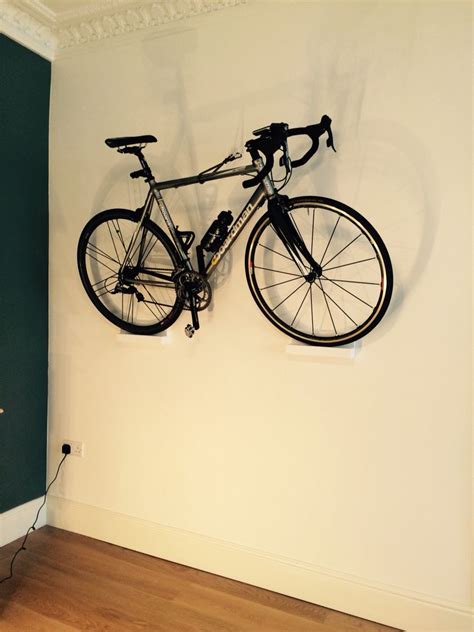 Simple Hanging Bike On Wall Fahrrad Ideen Fahrrad Rennräder
