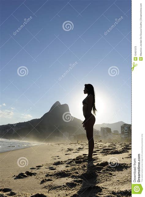 Mulher Sexy Na Praia Rio De Janeiro Imagem De Stock