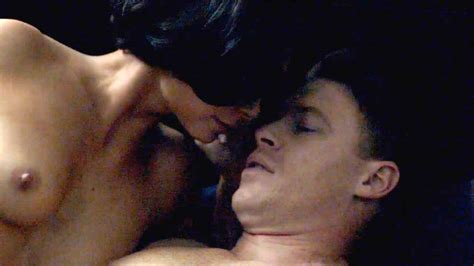 morena baccarin nude tits and making out in homeland series scandal planet