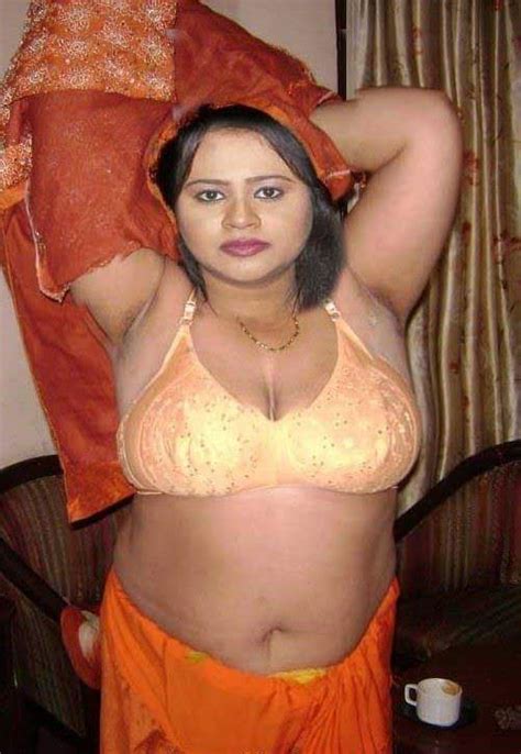 big boobs aunty in bra and salwar