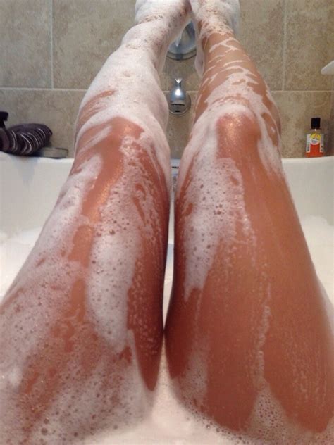 Sexy Soapy Legs N3tw0rx