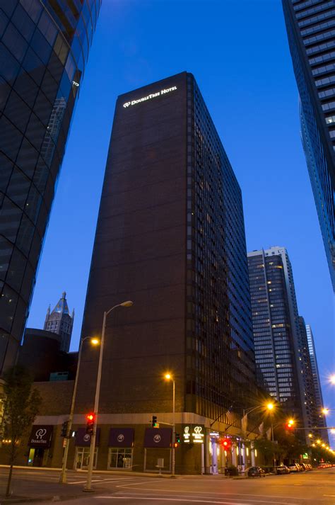 exterior doubletree magnificent mile hotel chicago flickr