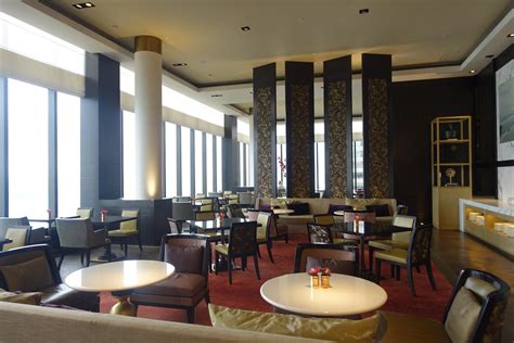 review grand club lounge renovated  grand hyatt hong kong topmiles