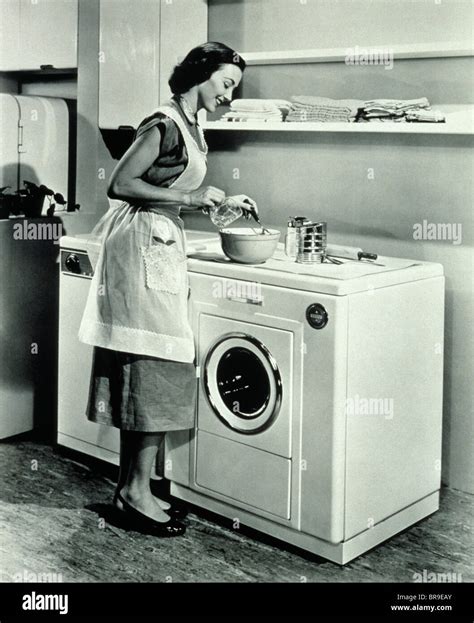 1950s Housewives Stockfotos Und Bilder Kaufen Alamy