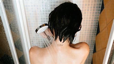 How To Take A Shower Properly 7 Easy Tips For Your Shower Routine