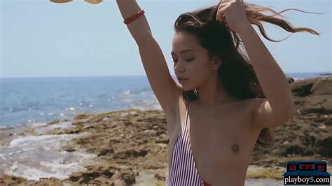 Filipina Teen Hottie Gets Naked Outdoor