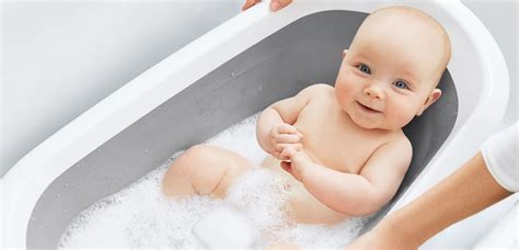 tips voor een baby die niet graag  bad gaat babymatters