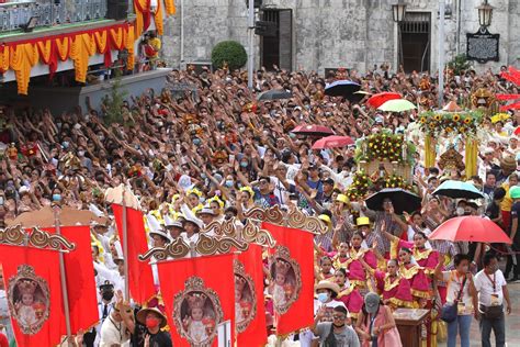 sinulog  festivities   grand parade rappler news sendstory philippines